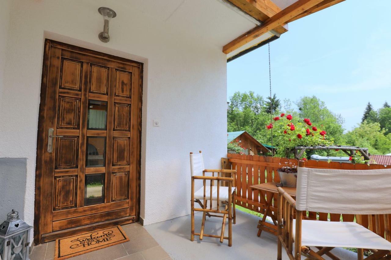 בלד Adventure Cottage With Pool And Big Garden מראה חיצוני תמונה
