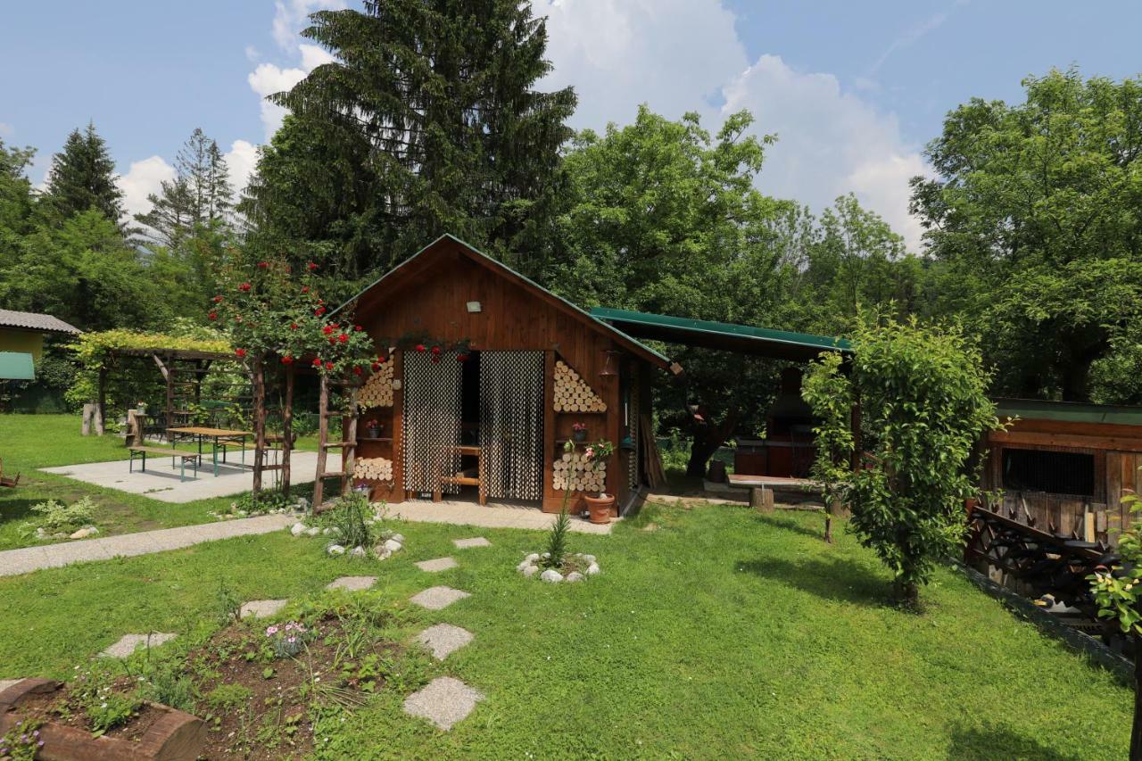 בלד Adventure Cottage With Pool And Big Garden מראה חיצוני תמונה